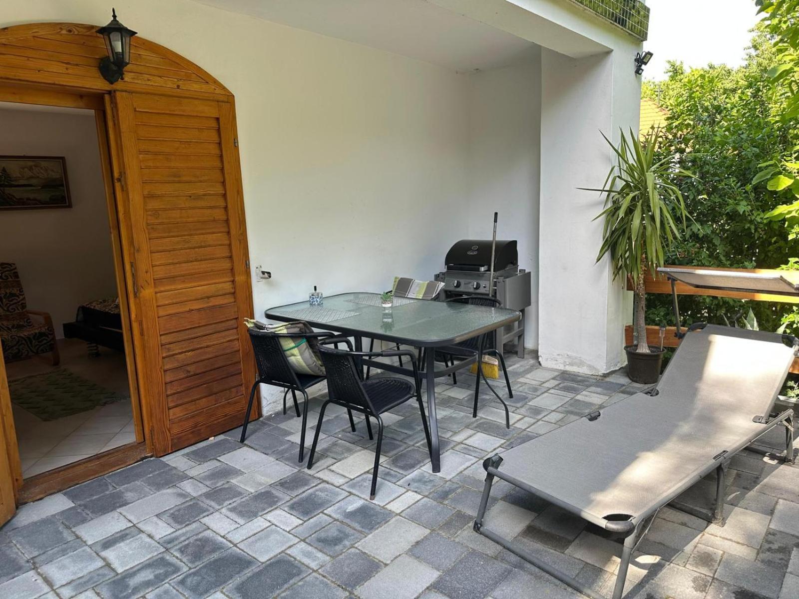 Parraghegy Apartman Villa Zalaszanto Luaran gambar
